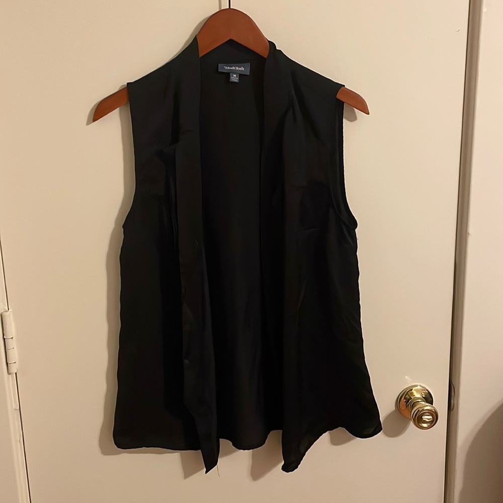 Sleeveless tie neck blouse